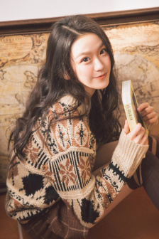 美女扒开胸罩露出奶头的